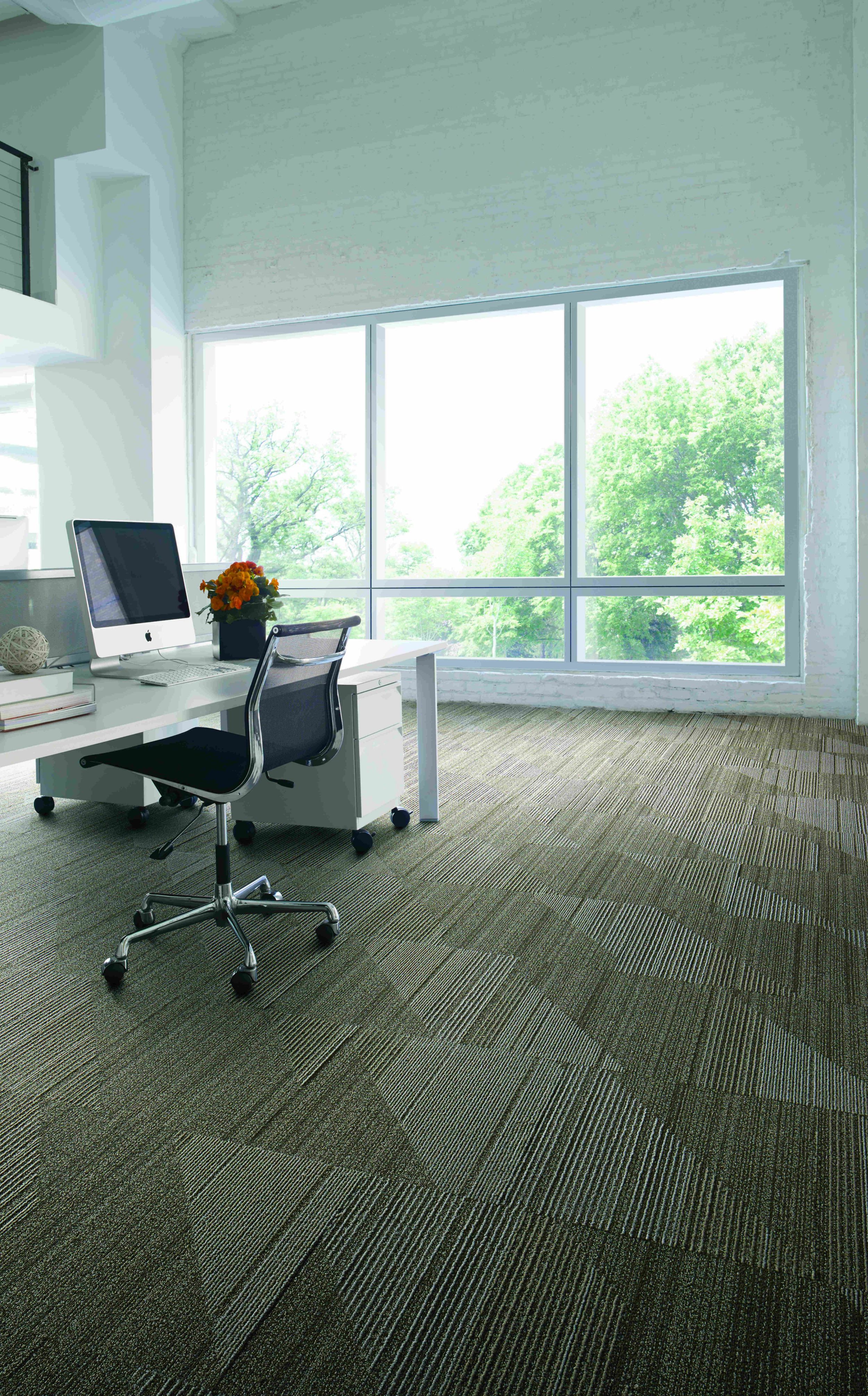 Interface Detours Ahead carpet tile in private office area numéro d’image 1